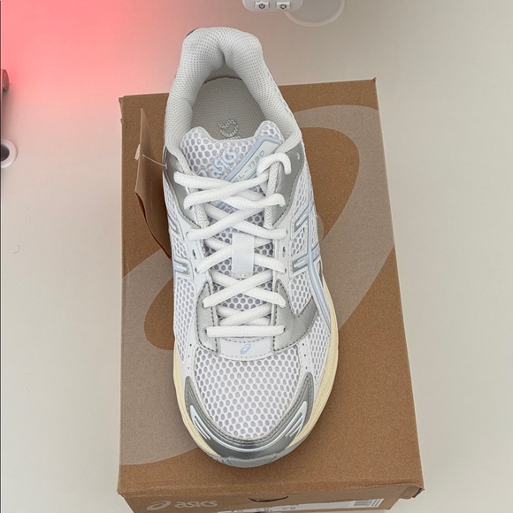 ASICS MEN White and Gray Athletic Shoes - Picture 3 of 6